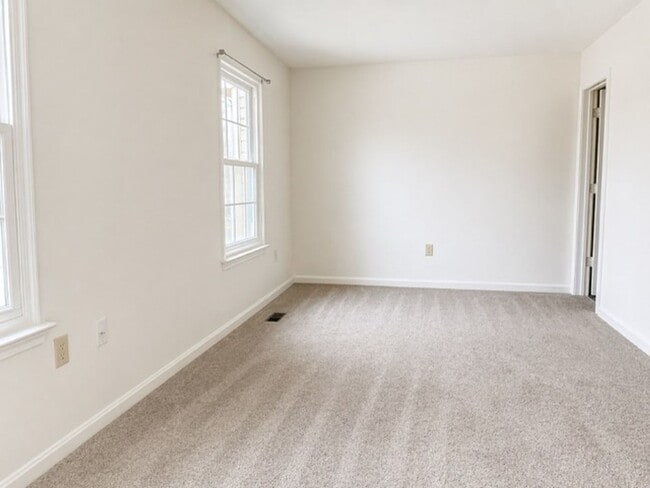 Building Photo - 45264 Woodstown Way