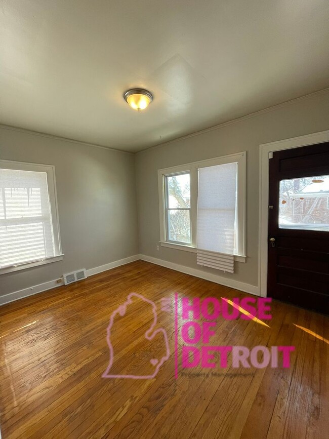 Building Photo - 14551 Mettetal St