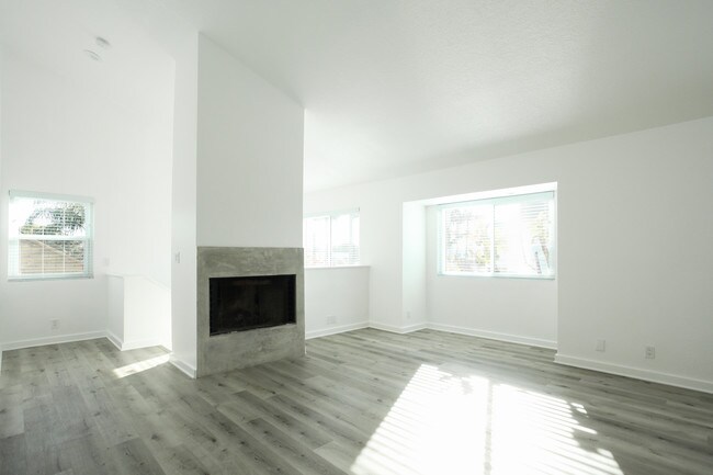 Building Photo - 405 Brooks Ave