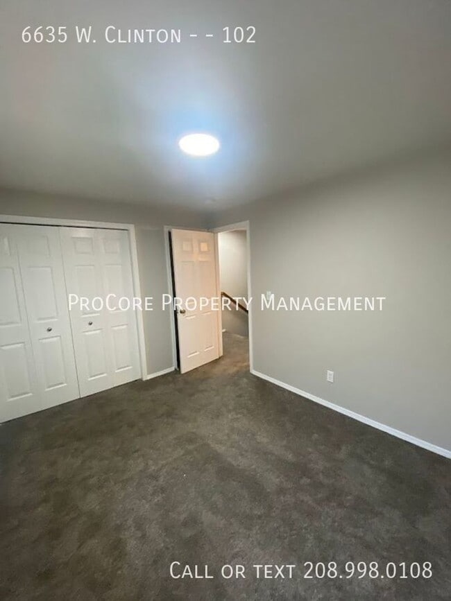 Building Photo - 6635 W Clinton Ln