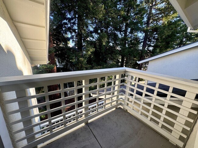 Building Photo - 2600 Oak Rd