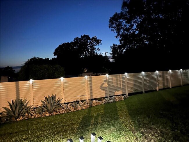 Building Photo - 329 Bernard Ave