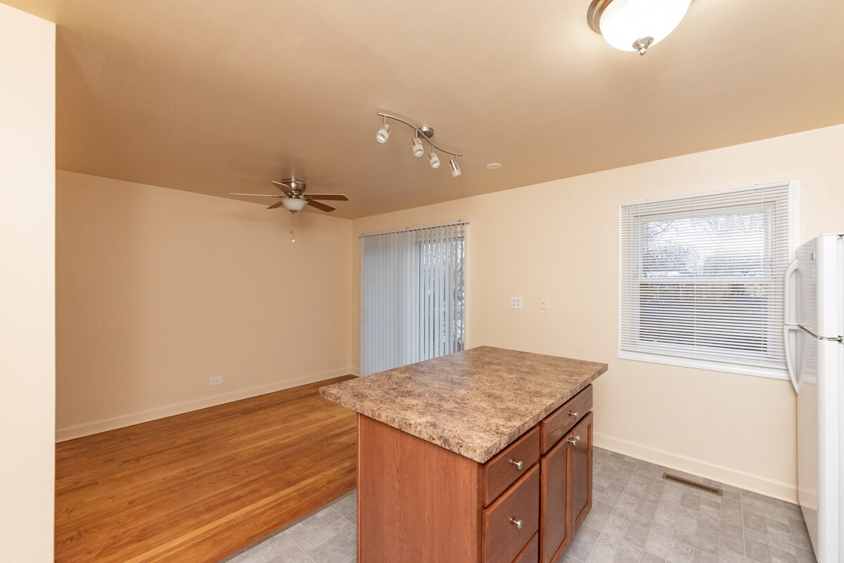 Building Photo - 820 N Milwaukee Ave