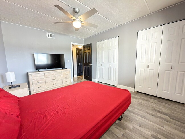 Building Photo - Wickham Road Condo
