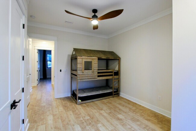 Building Photo - 3116 Pinot Way