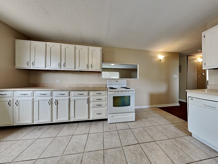 Building Photo - 457 Park Dr
