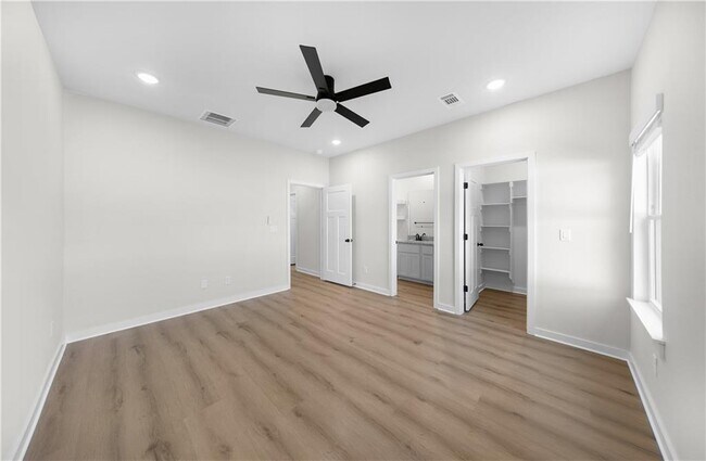 Building Photo - 601 Cosmos St