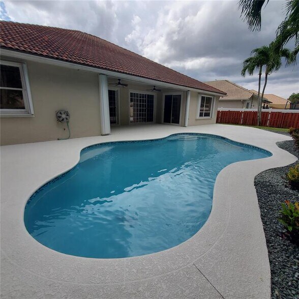 Building Photo - 2051 NW 125th Ter
