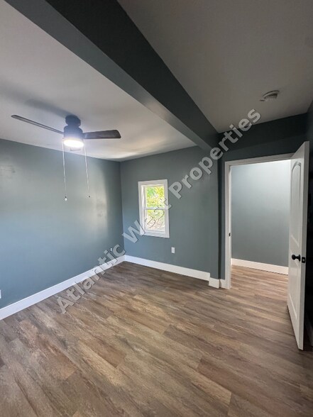 Building Photo - 545 Carplin Pl