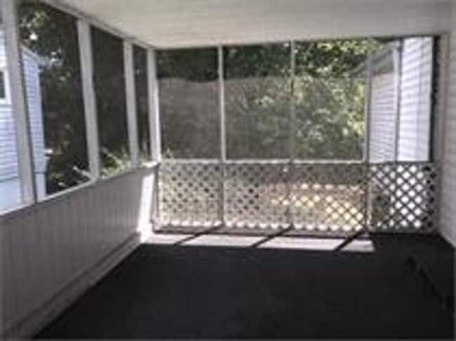 Building Photo - 3 Bedroom single family home in South Hills