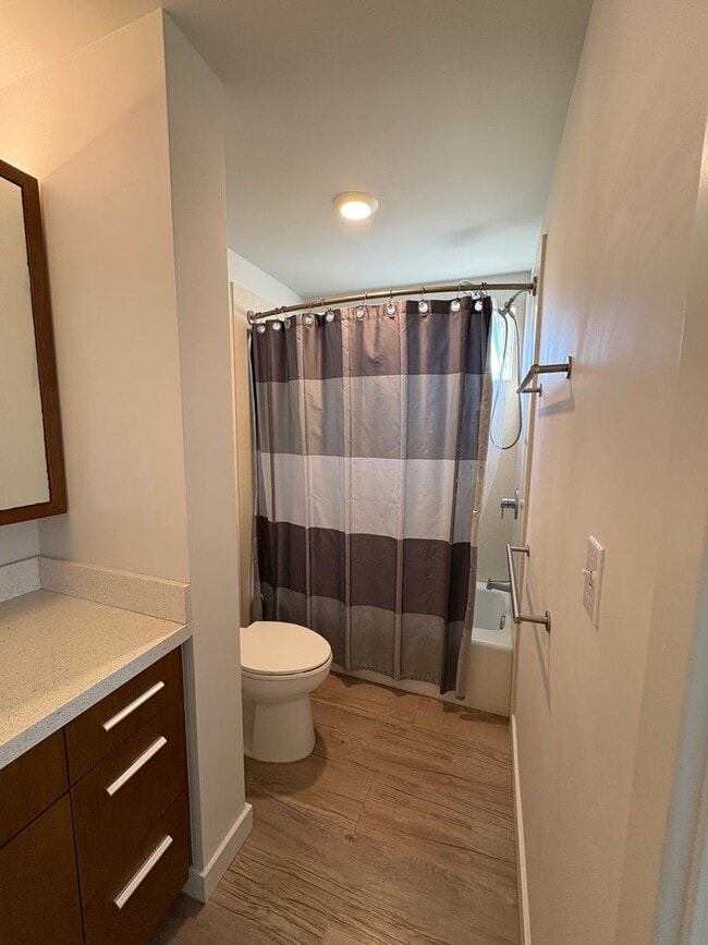 Building Photo - 2-bdrm/2-bath/1-prkg in the Residence at Makiki