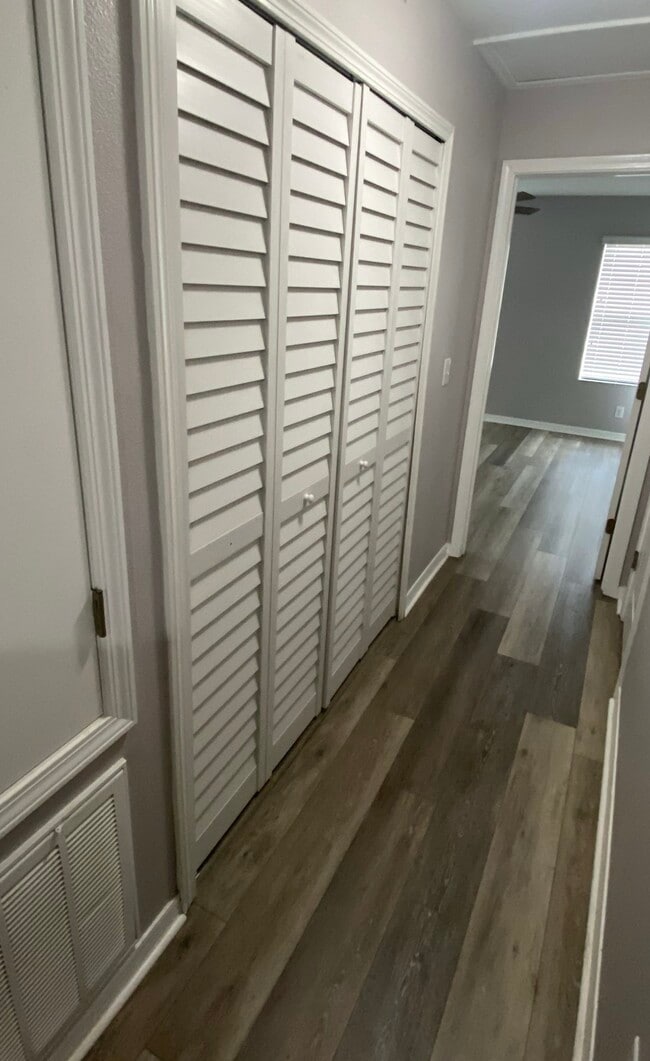 Building Photo - 4175 Shade Tree Ln