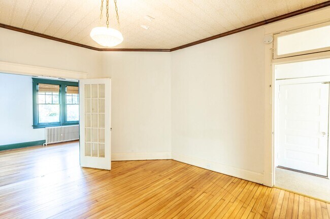 Building Photo - 213 Todd Ave