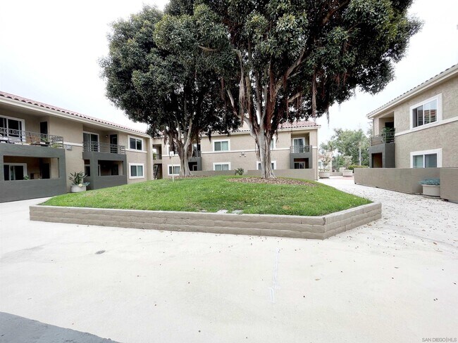 Building Photo - 7545 Charmant Dr