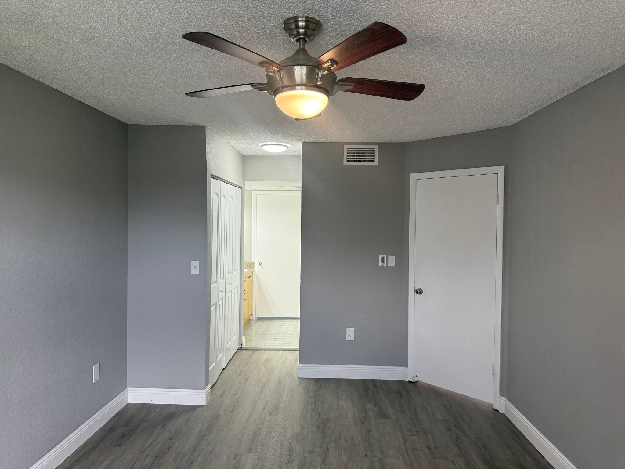 Building Photo - 2881 N Oakland Forest Dr