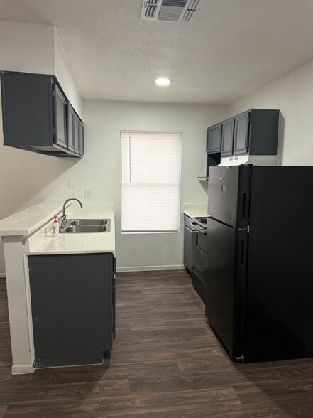 Building Photo - 3439 Gateway Dr