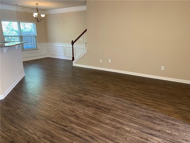 Building Photo - 549 Oakside Pl