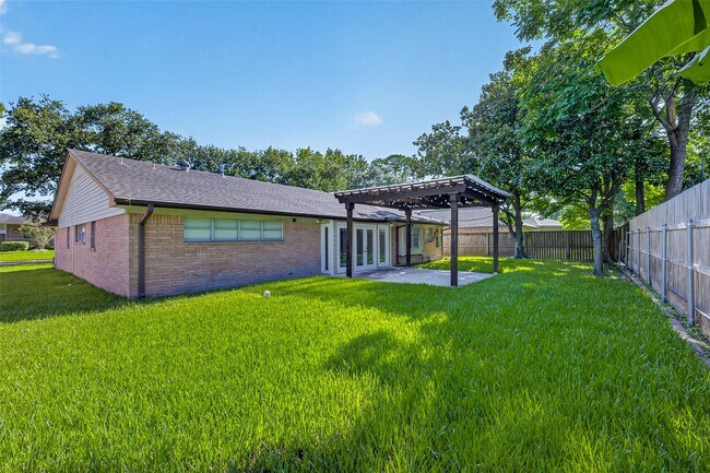 Building Photo - 5310 Indigo St
