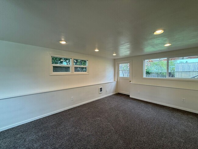 Building Photo - Great South Hills Location