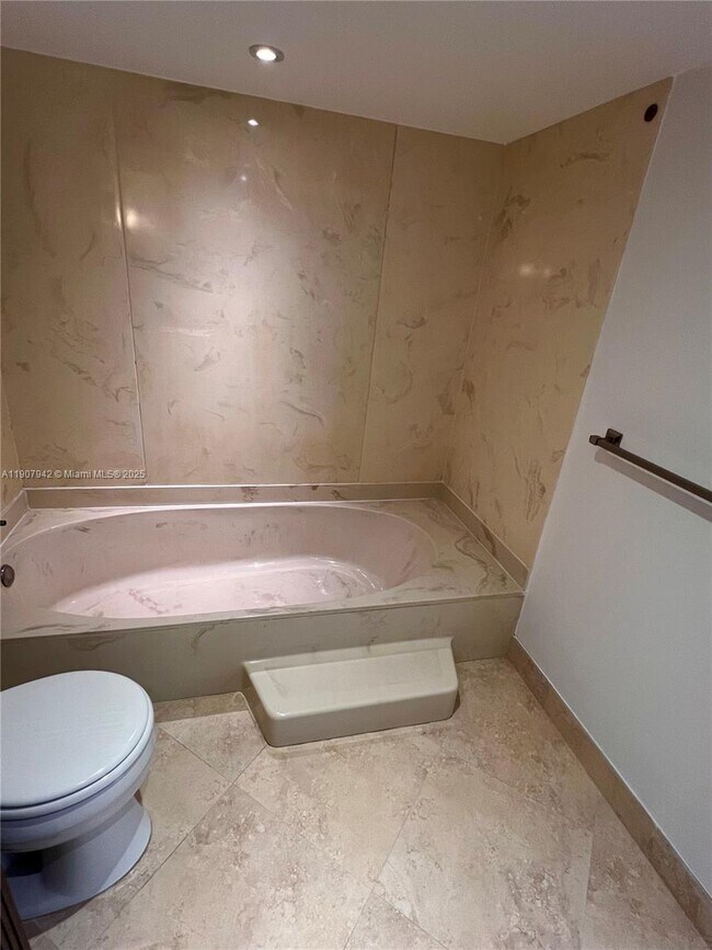 Building Photo - 17600 N Bay Rd