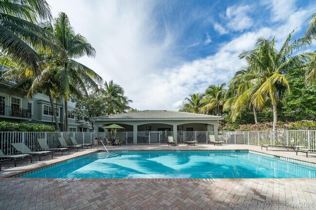 Building Photo - 948 NW 18th Ave