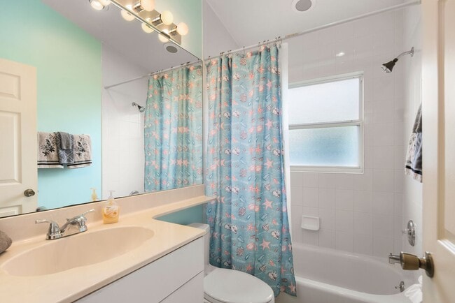 Building Photo - Cute and Cozy Family home on the Island.....Fully furnished..Available May 1-2024 at only $4100. ...