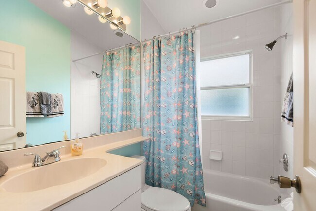 Building Photo - Cute and Cozy Family home on the Island.....Fully furnished..Available May 1-2026 at only $3650. ...