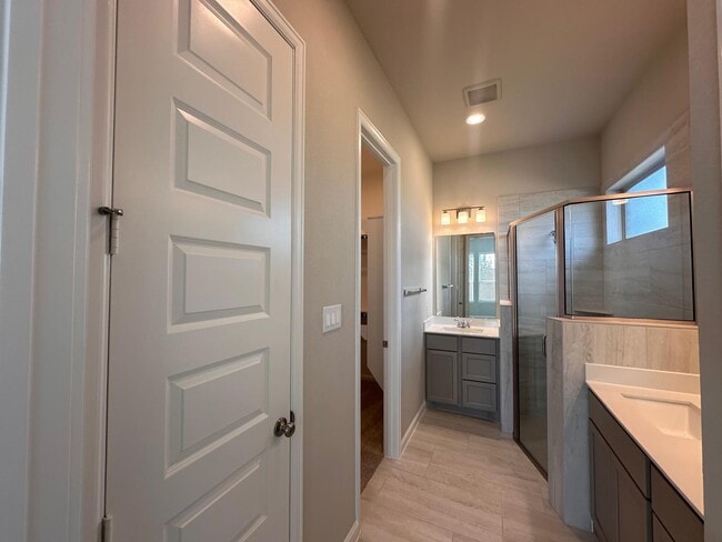 Building Photo - 6030 Cottontail Ln