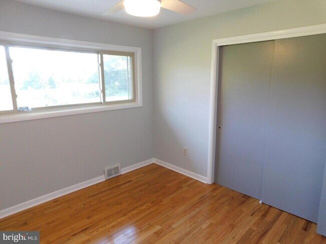 Building Photo - 1242 S Governors Ave