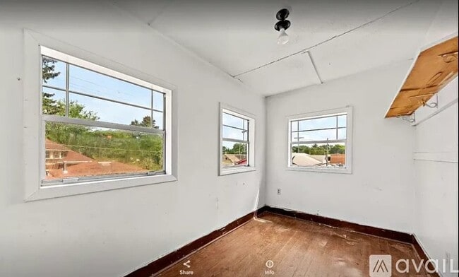 Building Photo - 115 W Barker Ave