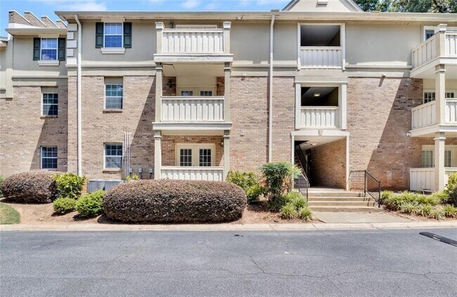 Building Photo - 6900 Roswell Rd