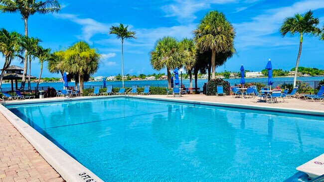 Building Photo - 107 Half Moon Cir