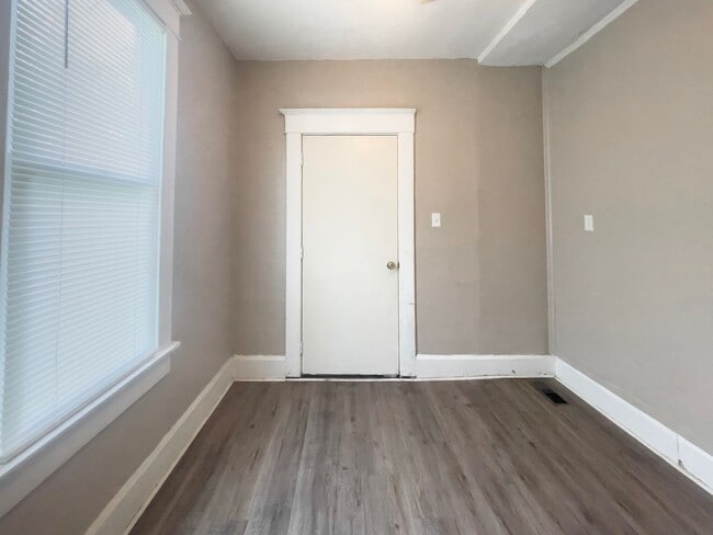 Building Photo - 1719 1/2-1719 1/2 W Adams St