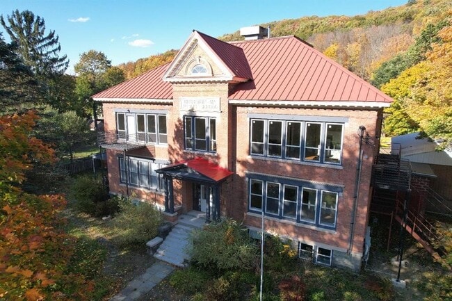 Primary Photo - 290 Chestnut St