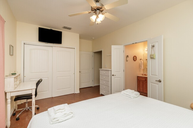 Building Photo - 14521 E Cabana St