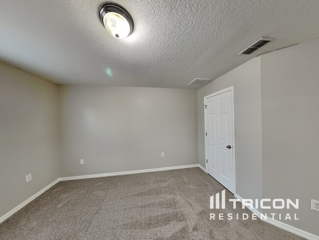 Building Photo - 3328 Montano Ave