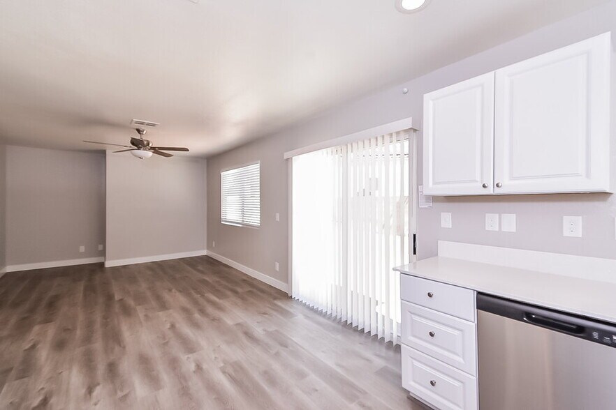 Building Photo - 7640 W Delhi Ave