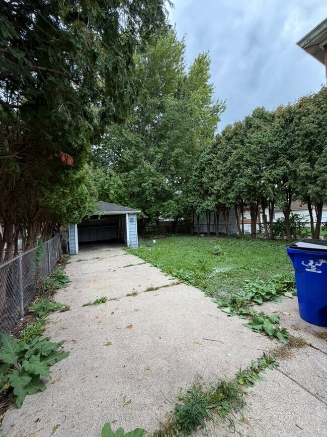Building Photo - 17928 Chandler Park Dr