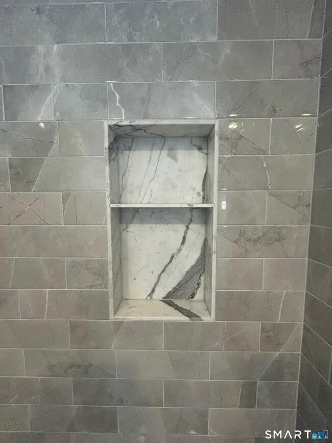 Building Photo - 54 Forest St