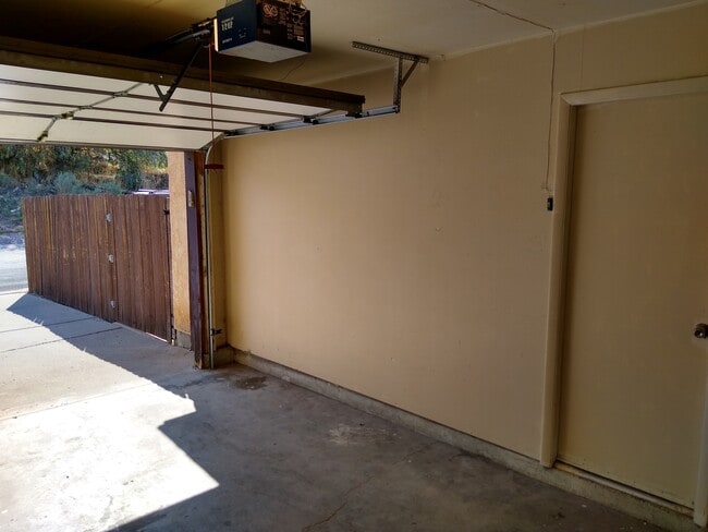 Building Photo - 171 College Way