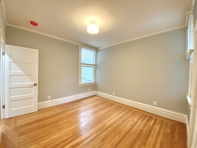 Building Photo - FULLY REMODELED 2BR/1BA. Dishwasher! Laund...