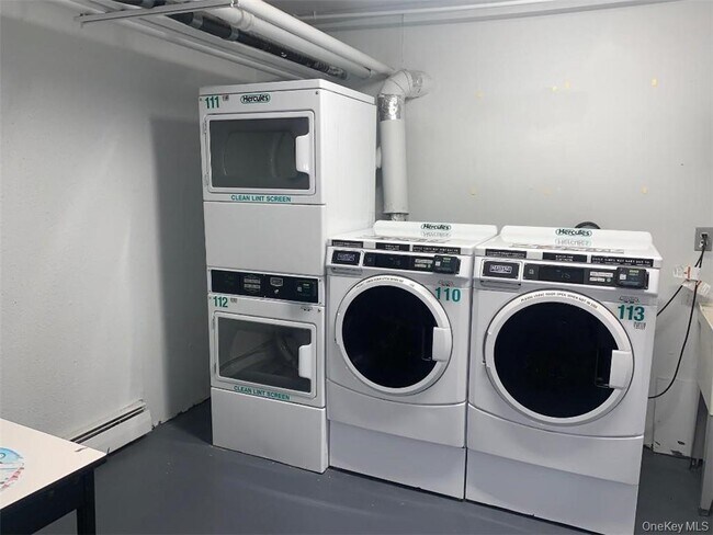 Building Photo - 12 Charles Ln