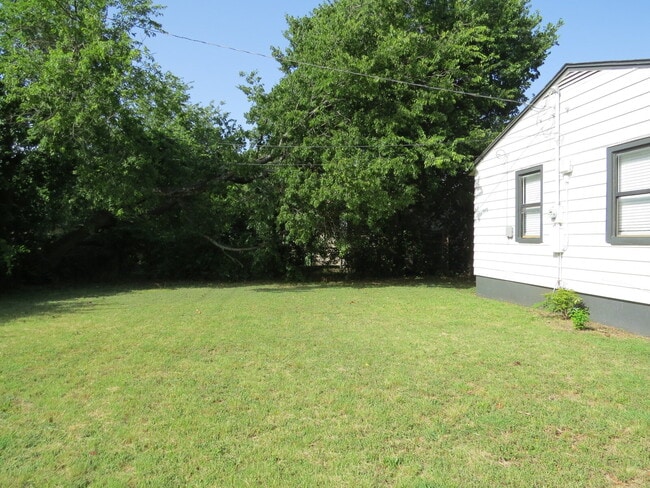 Building Photo - 506 Goodnight Dr