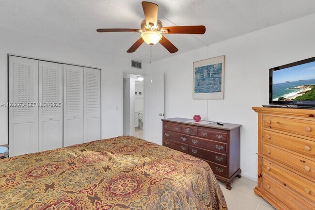 Building Photo - 130 Brighton Dr