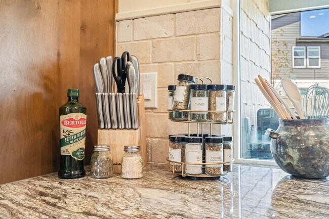 Building Photo - 303 CM Rdg Ln