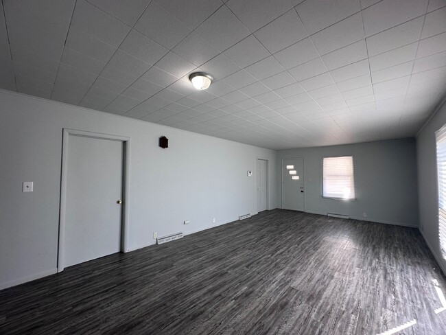 Building Photo - 610 Harmon-