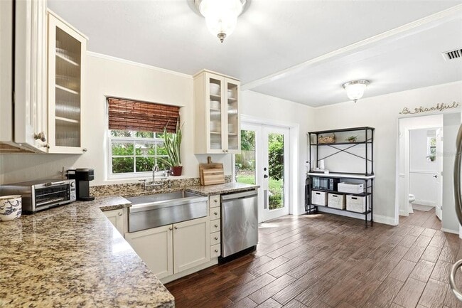 Building Photo - 2518 Weber St