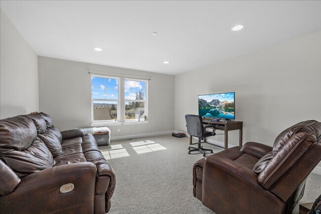 Building Photo - Luxury Living at Sagebrook