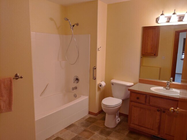Building Photo - Quiet Neighborhood 55+Community-front landscaping included