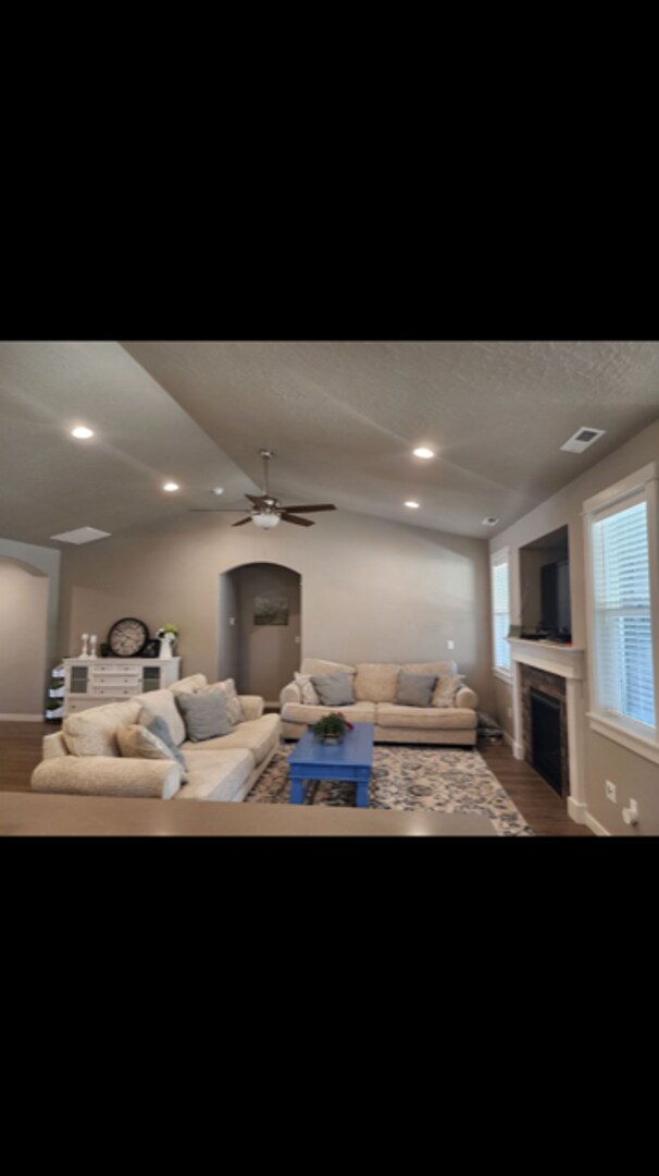 Building Photo - 4 bedroom, 3 full bath home  -Star